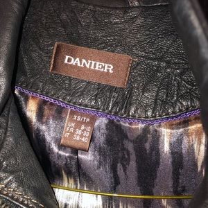 DANIER BLACK LEATHER JACKET - SIZE XS - NEVER WORN